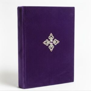 NWOT Beautiful 8x6 Lined Purple Crushed Velvet Silver Cross Journal!